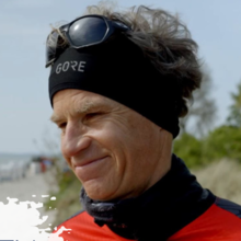 YouTube-Thumbnail. Ein Mann im Fahrradkleidung ist zu sehen.