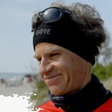 YouTube-Thumbnail. Ein Mann im Fahrradkleidung ist zu sehen.