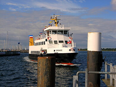 Ein Schiff auf dem Meer vor Laboe
