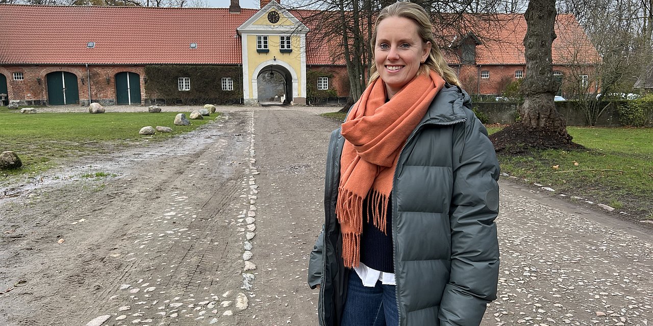 Betriebsleiterin Jana Blümel auf dem gräflichen Gut Damp.