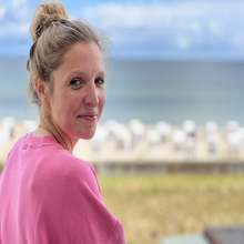Portrait von Eve-Kramer-Romero, Vermieterin von Ferienwohnungen in Dahme an der Ostsee.