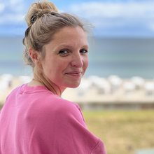 Portrait von Eve-Kramer-Romero, Vermieterin von Ferienwohnungen in Dahme an der Ostsee.