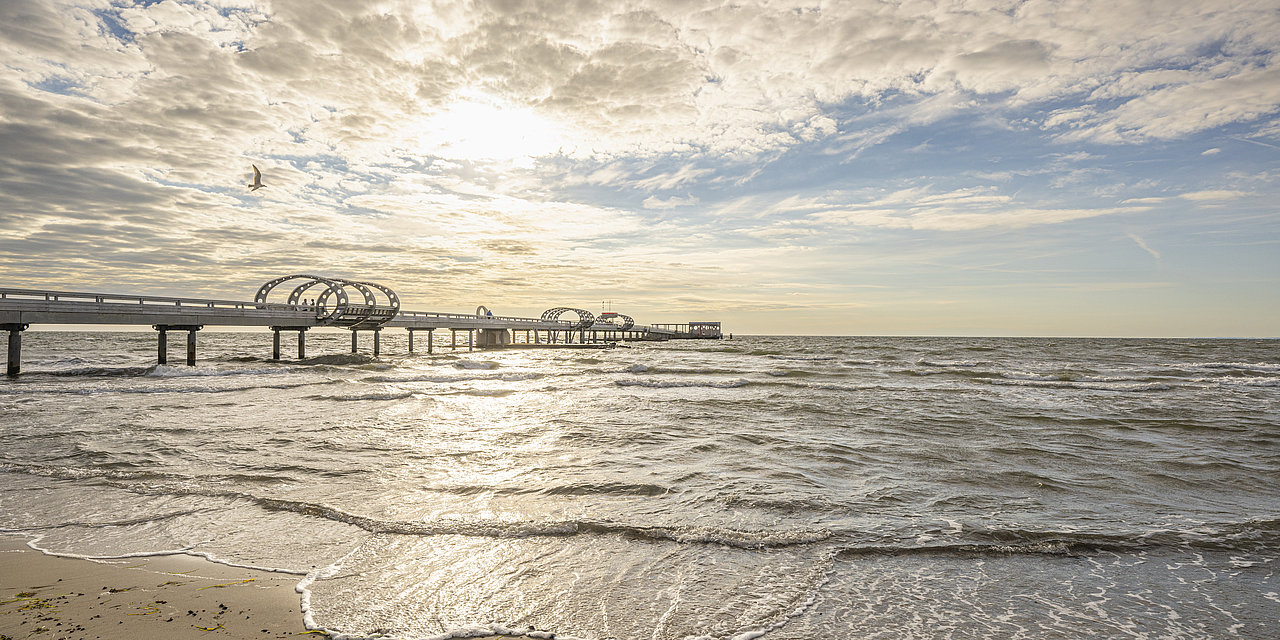 Seebrücke Kellenhusen und die Ostsee.