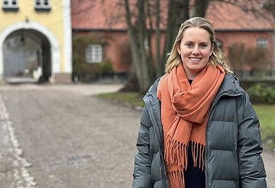Betriebsleiterin Jana Blümel auf dem gräflichen Gut Damp.